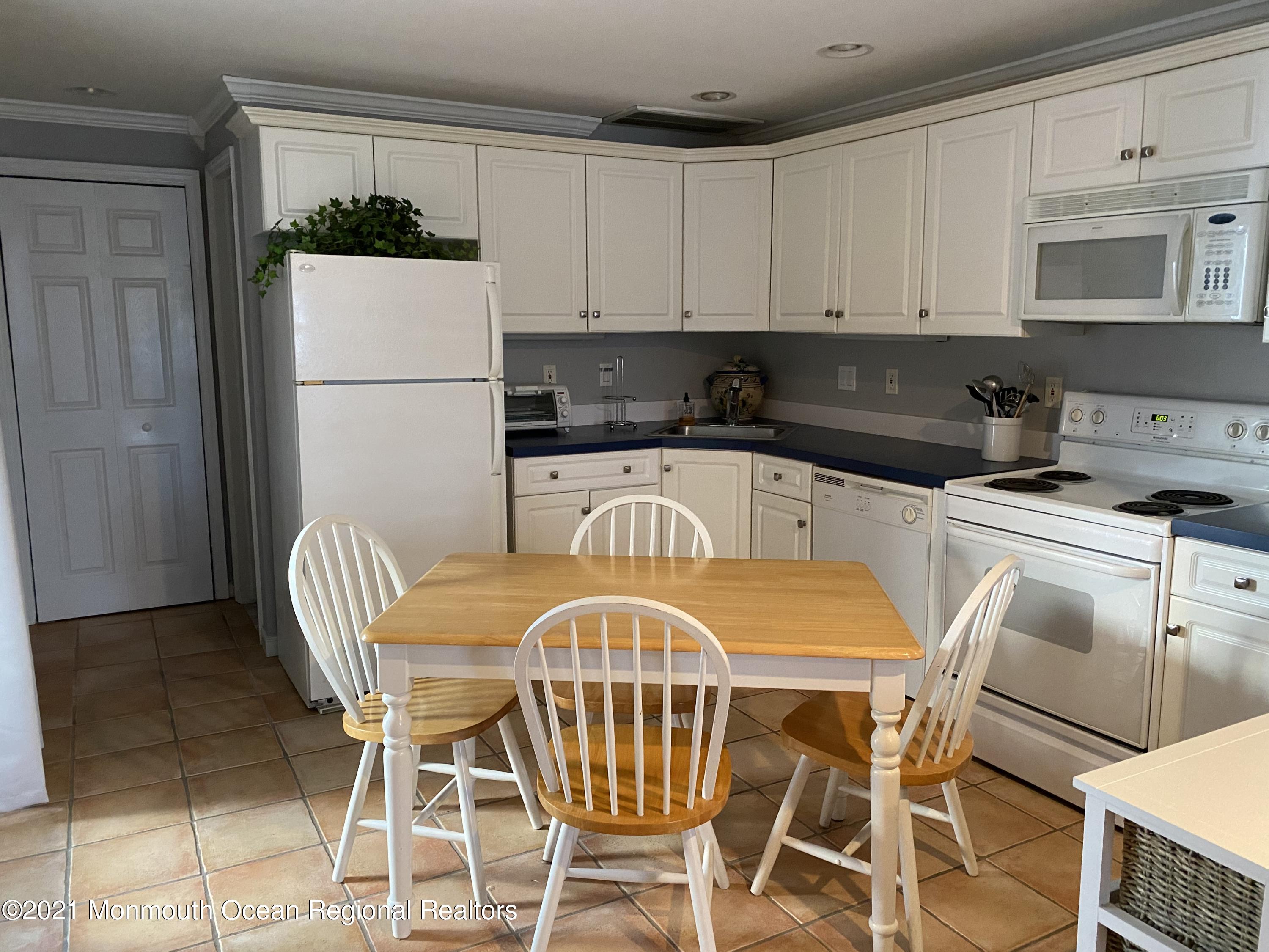 45 A Mount Street, Unit WEEKLY Bay Head, NJ 08742 - Photo 3 of 6 45 A Mount St, Bay Head