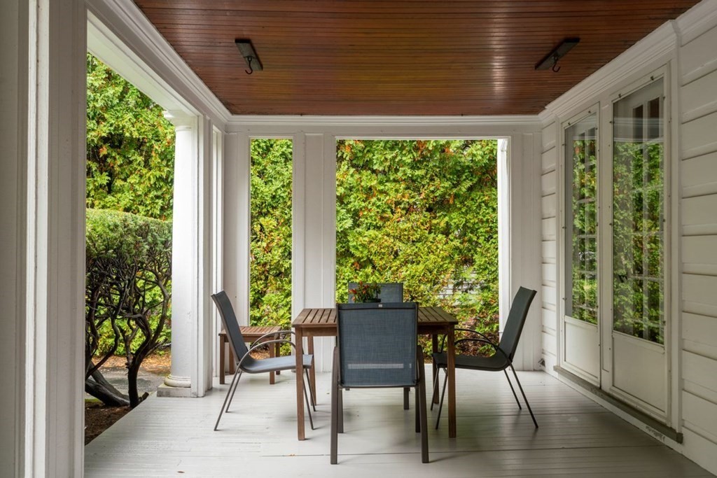 17 Berwick Road Newton, MA 02459 - Photo 5 of 35 a dining room with furniture and garden view