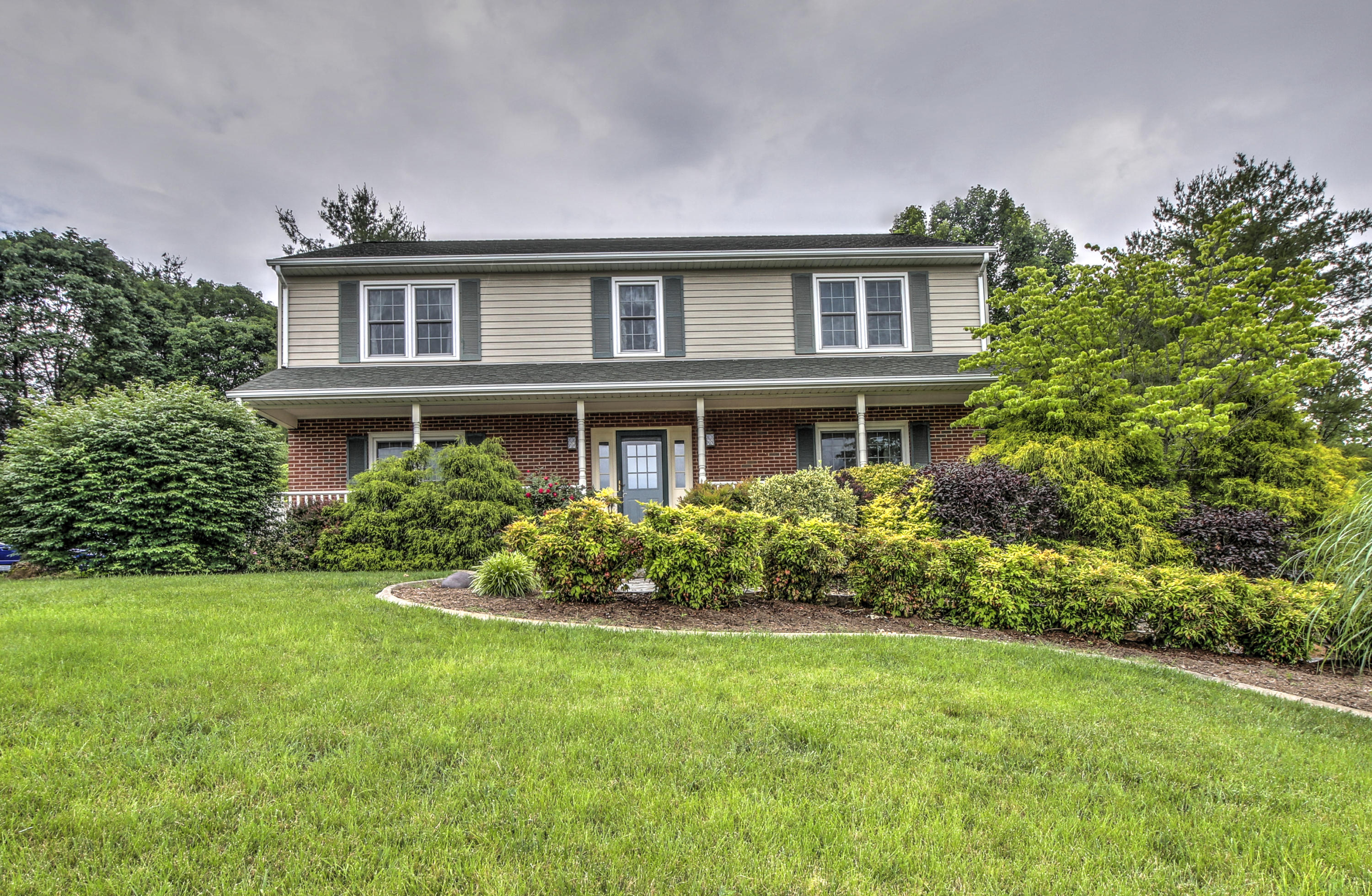 46 McIntosh Road Roanoke, VA 24019 - Photo 2 of 32 _MG_3448_49_50