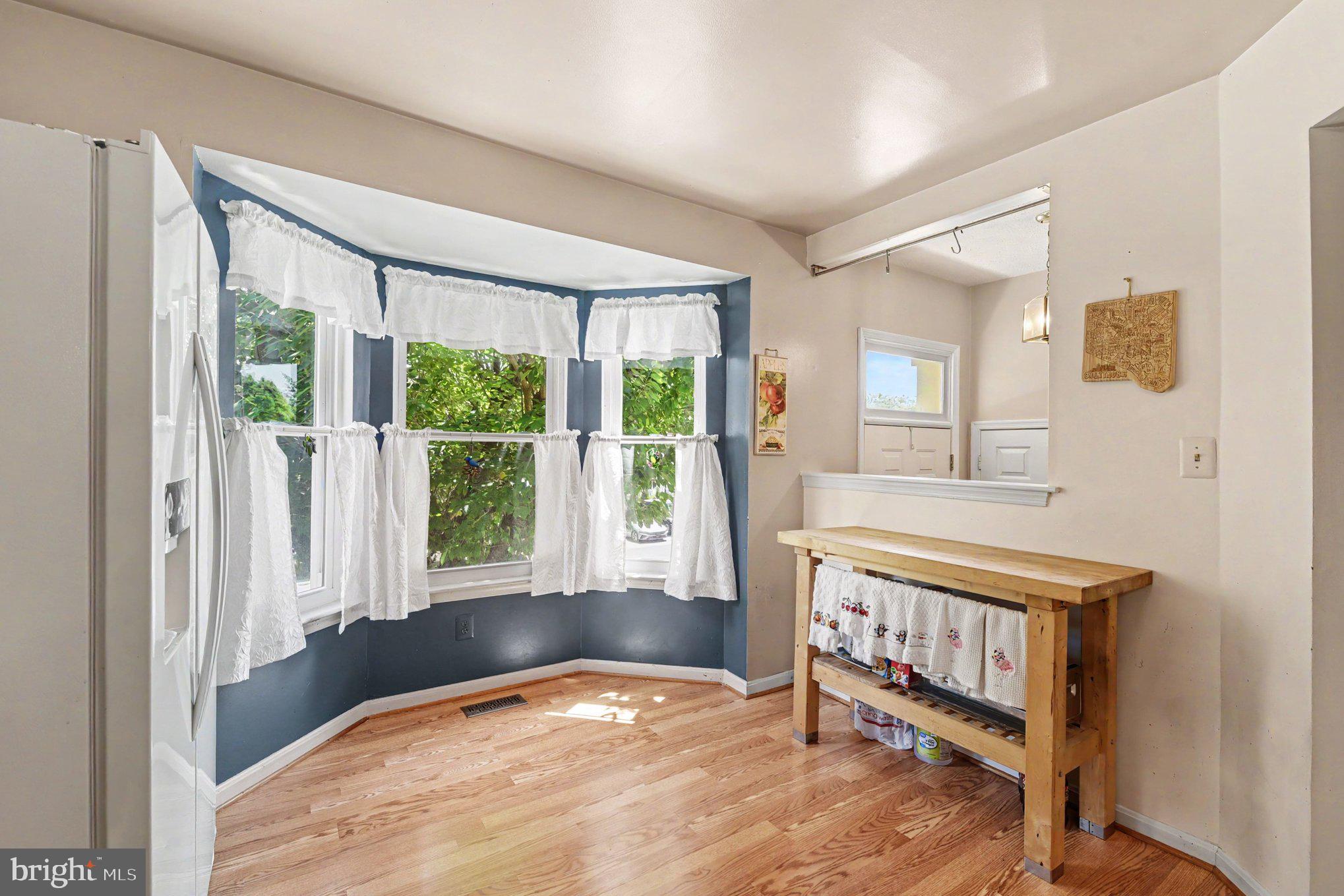 72 Powder View Court Nottingham, MD 21236 - Photo 7 of 26 Bright and inviting kitchen nook.