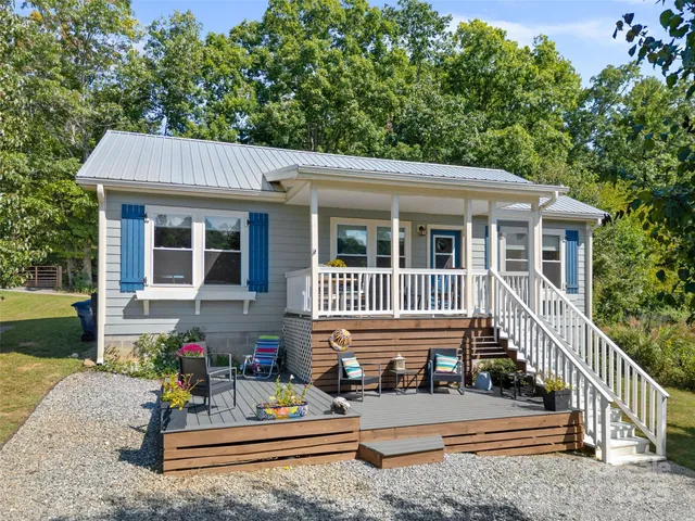 $399,000 | 540 Crescent Street, Saluda, NC 28773