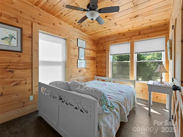 $399,000 | 540 Crescent Street, Saluda, NC 28773