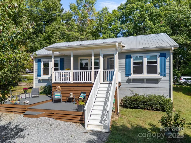 $399,000 | 540 Crescent Street, Saluda, NC 28773