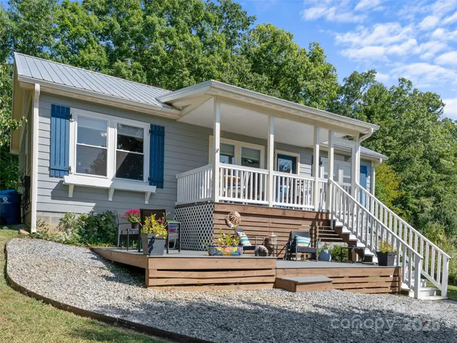 $399,000 | 540 Crescent Street, Saluda, NC 28773