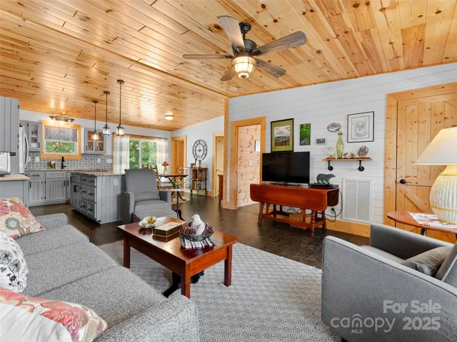 $399,000 | 540 Crescent Street, Saluda, NC 28773