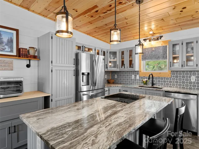 $399,000 | 540 Crescent Street, Saluda, NC 28773