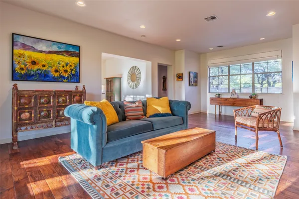 $855,000 | 515 E Trail, Spicewood, TX 78669