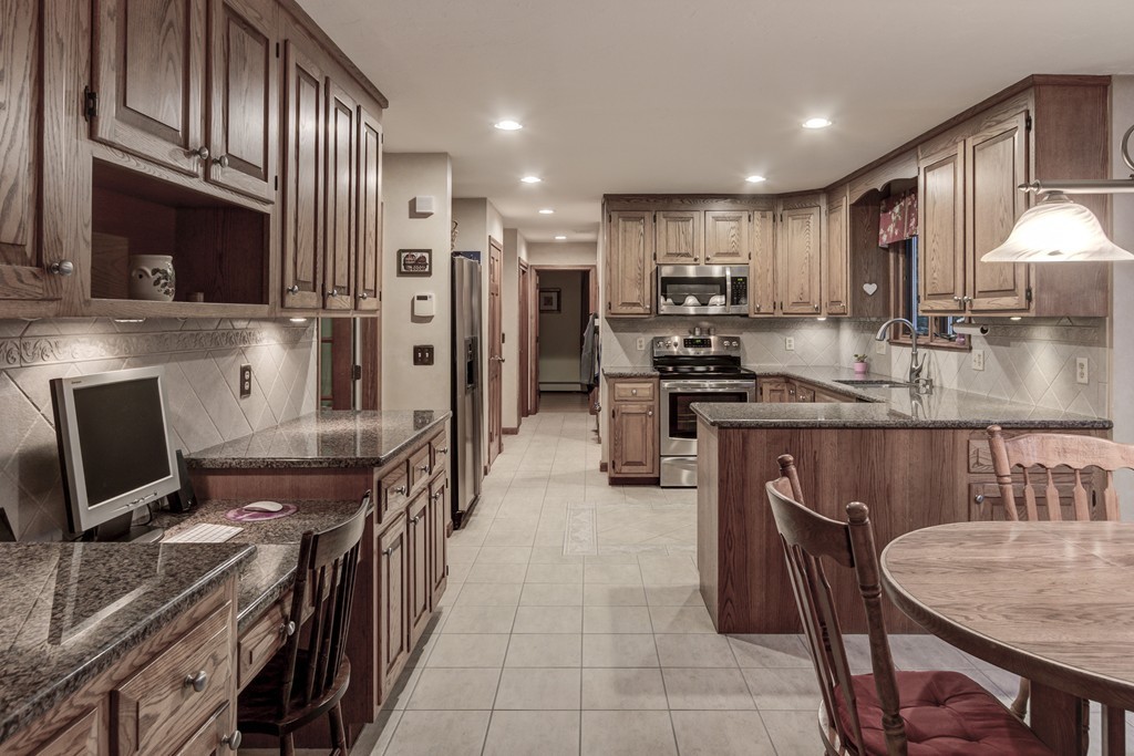 44 Wayside Road Westborough, MA 01581 - Photo 11 of 30 Gallery Image 11