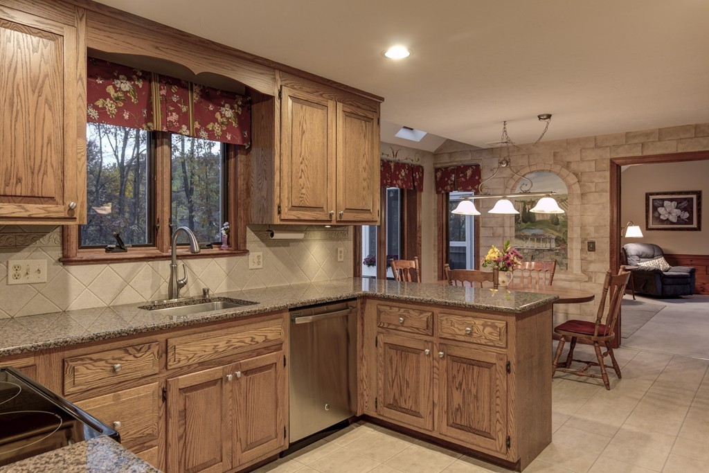 44 Wayside Road Westborough, MA 01581 - Photo 10 of 30 Gallery Image 10