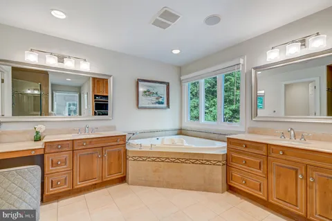 $2,250,000 | 640 Narcisi Lane, Wayne, PA 19087