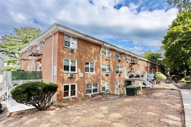 a view of building with outdoor space