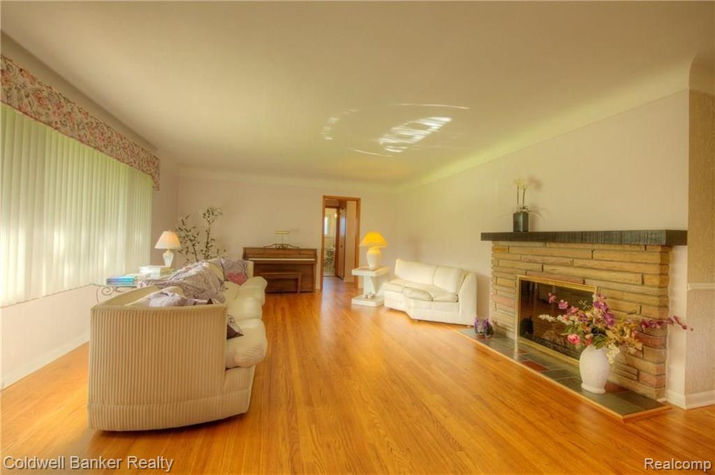 28341 Farmington Road Farmington Hills, MI 48334 - Photo 8 of 35