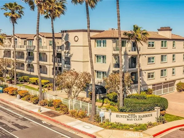 $1,500,000 | 4167 Warner Avenue, Unit 301, Huntington Beach, CA 92649