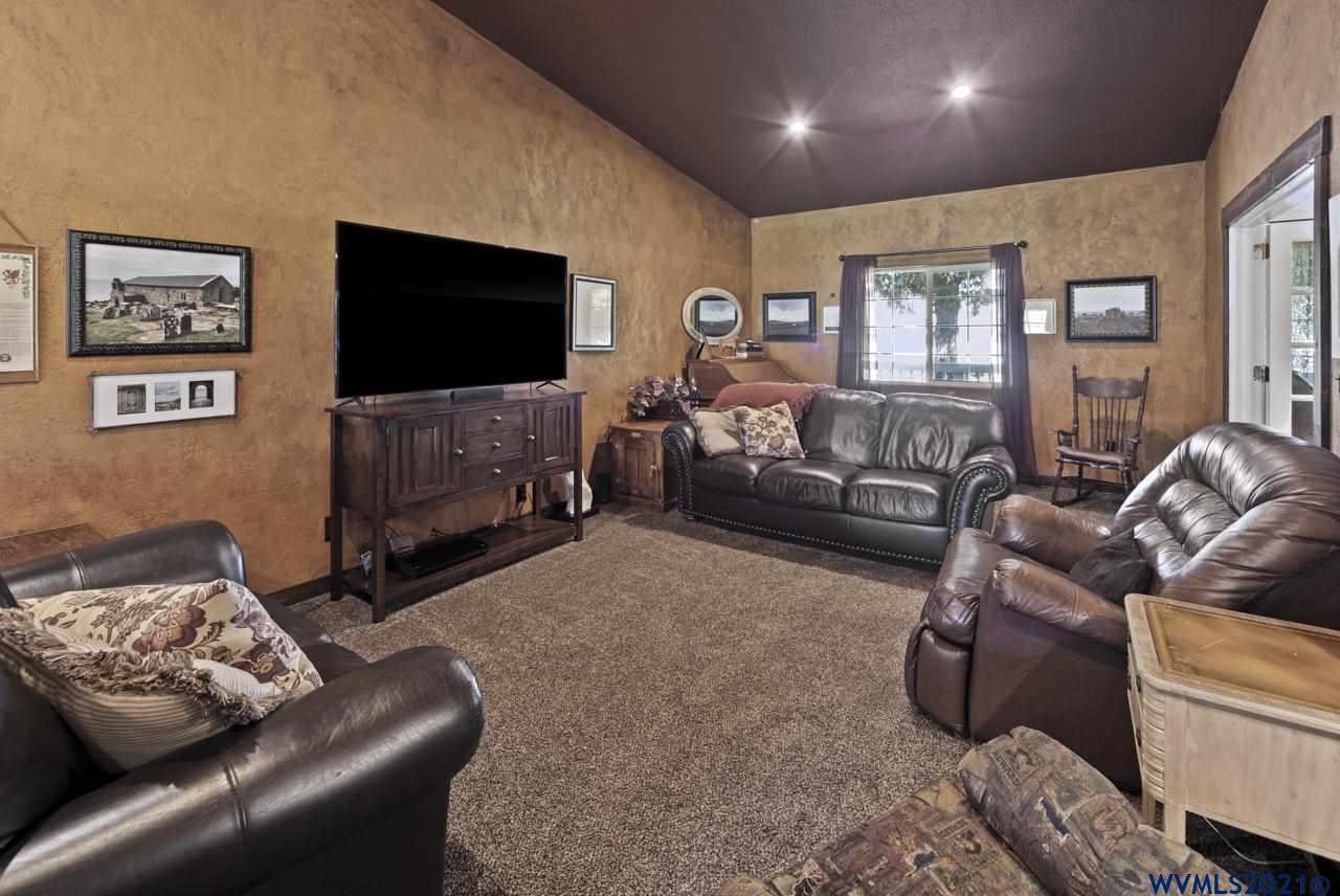 16712 South Carus Road Beavercreek, OR 97004 - Photo 11 of 42 Gallery Image 11