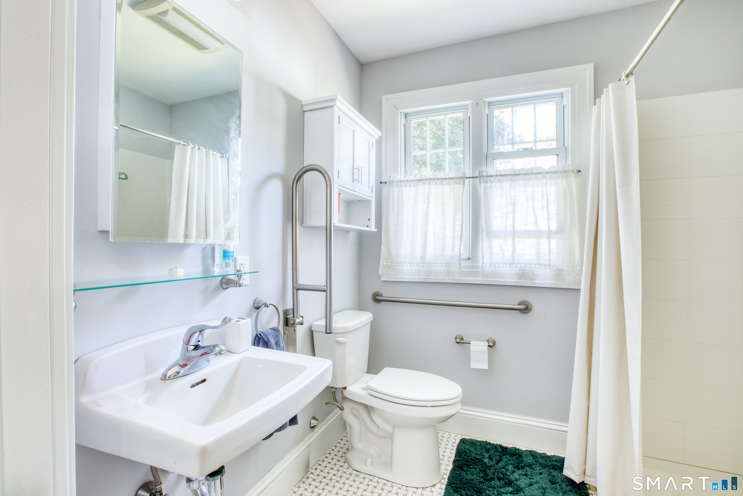 42 Thompson Street Hamden, CT 06518 - Photo 15 of 32