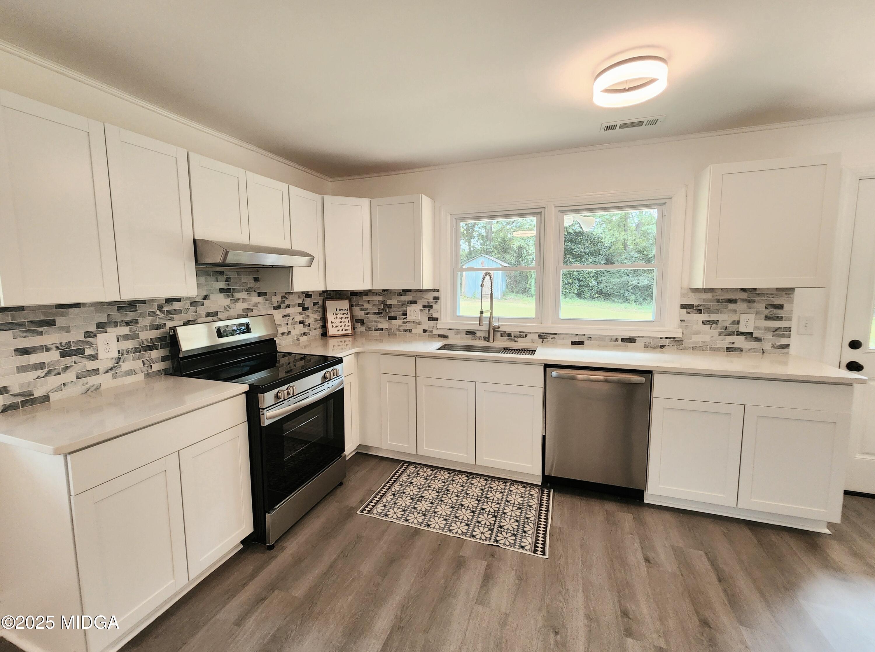 360 Sunset Circle Forsyth, GA 31029 - Photo 8 of 24 25