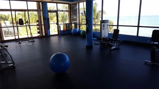 $5,200 | 5401 Collins Avenue, Unit 344, Miami Beach, FL 33140