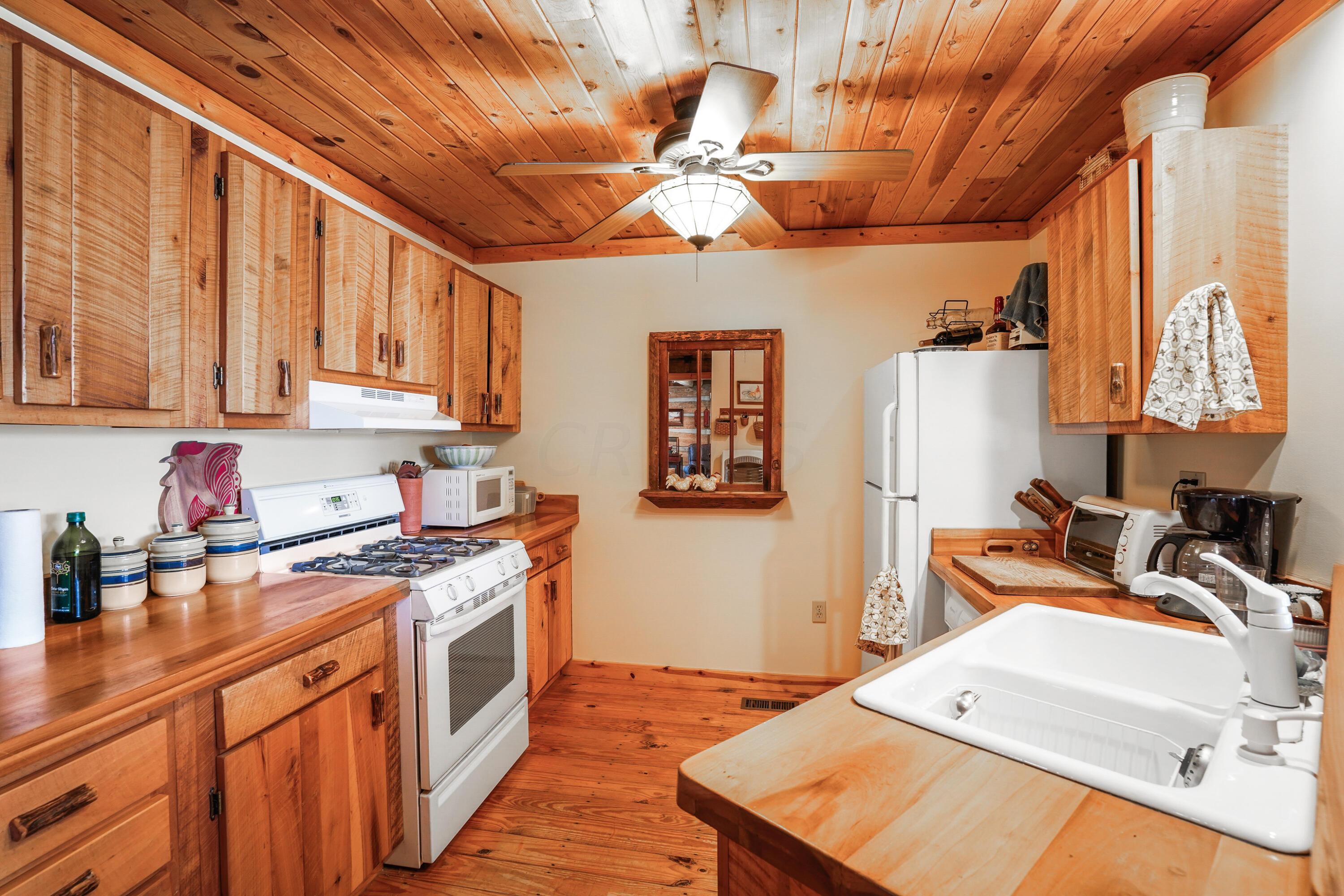 385 Blue Valley Road Southwest Lancaster, OH 43130 - Photo 43 of 87 Kitchen