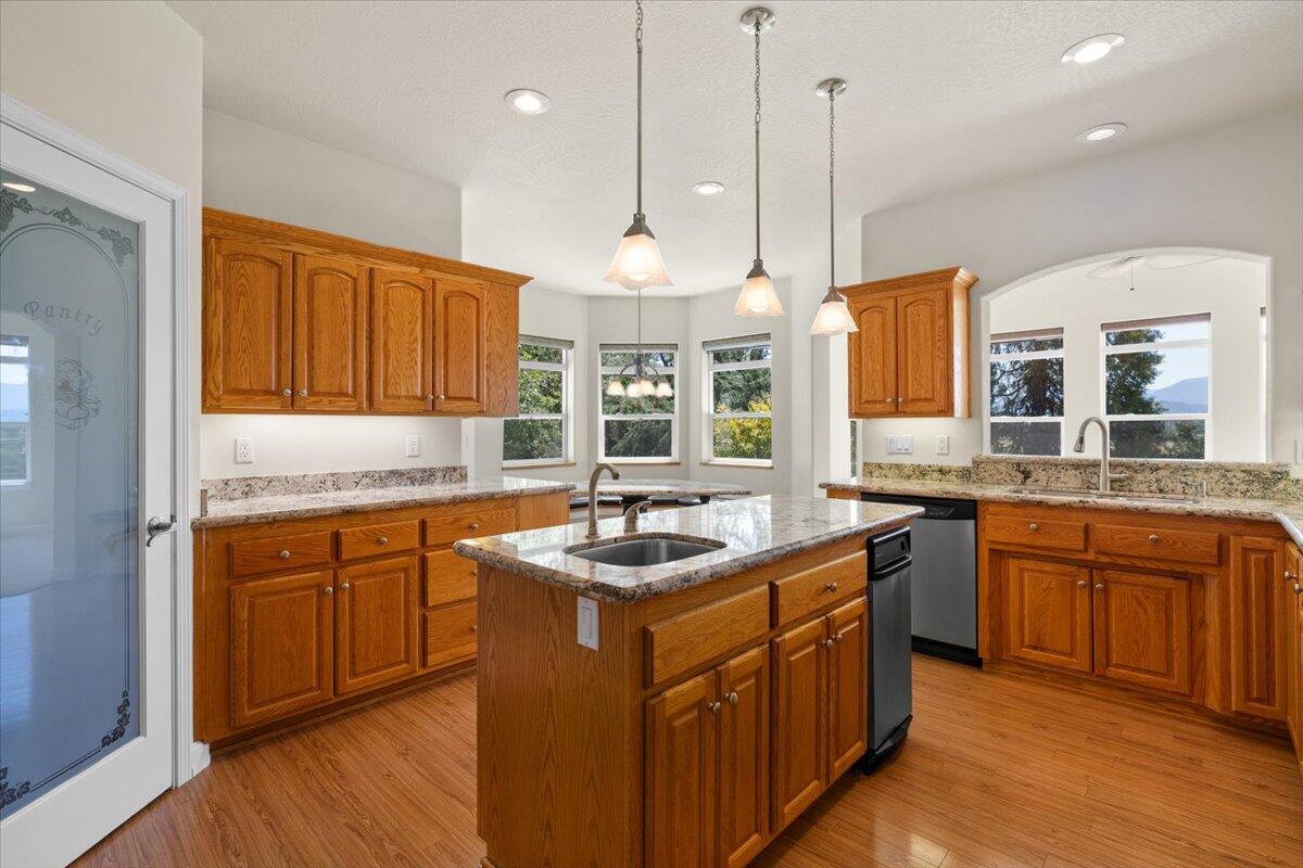 3002 Upper River Road Grants Pass, OR 97526 - Photo 17 of 45 15-CI_7321
