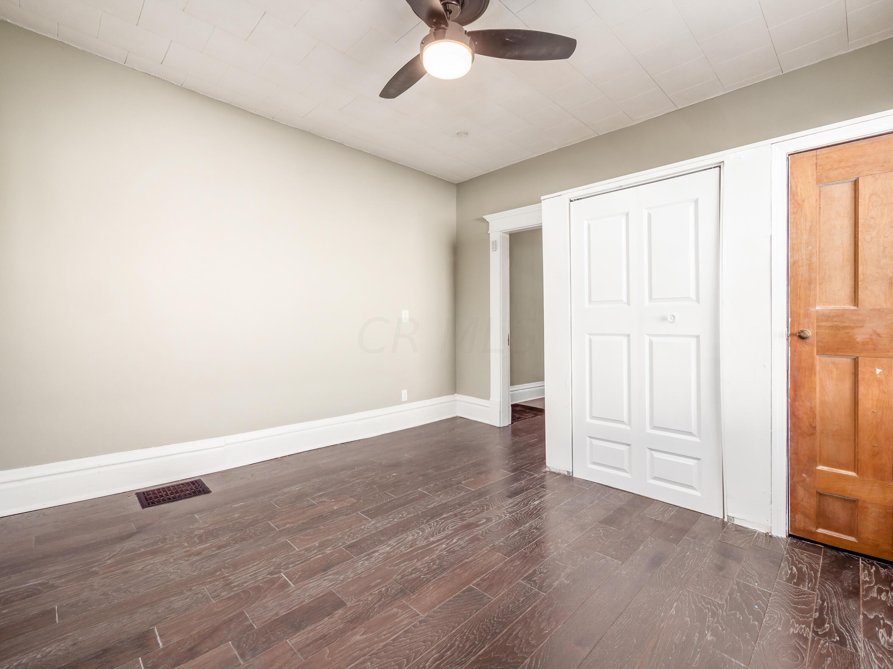 2262 Ridgeway Avenue Columbus, OH 43219 - Photo 19 of 28 N_2262_Ridgeway_Ave_049