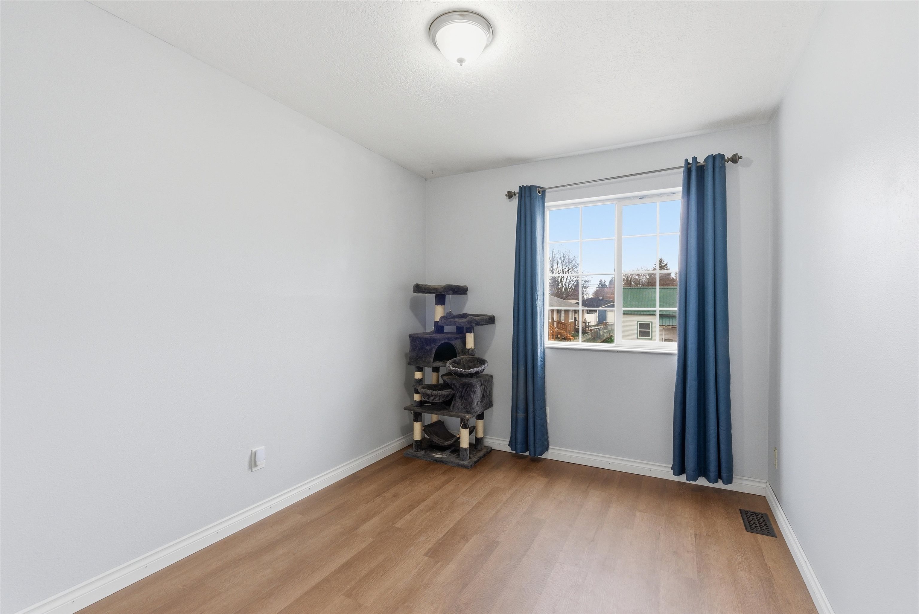 624 East Lacrosse Avenue Spokane, WA 99207 - Photo 12 of 44