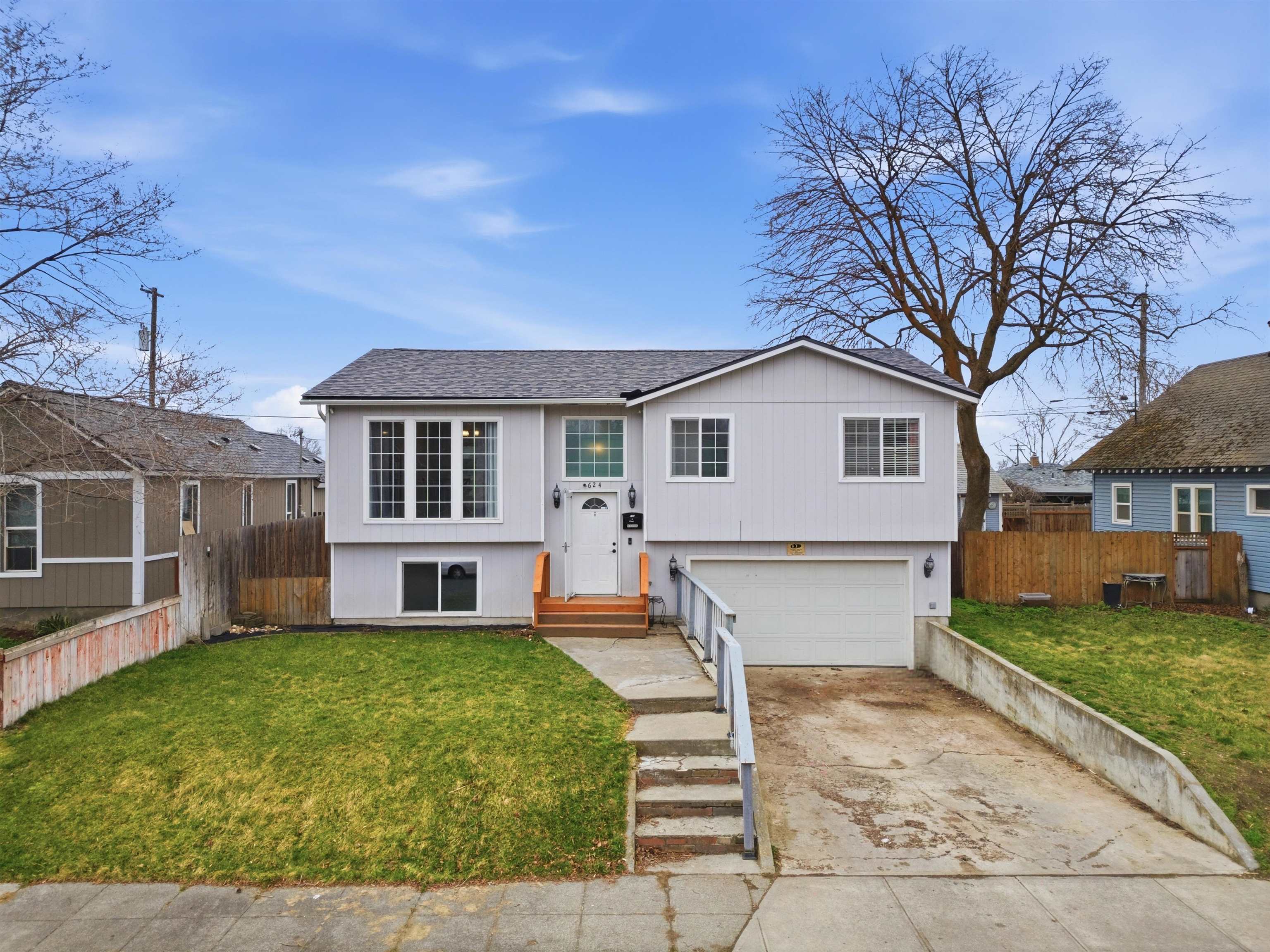624 East Lacrosse Avenue Spokane, WA 99207 - Photo 2 of 44