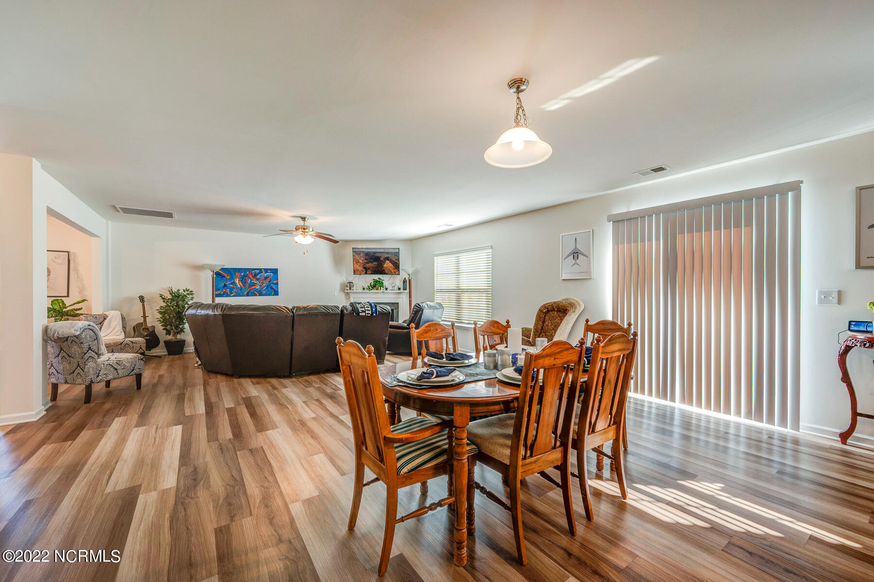 326 Frida Road New Bern, NC 28560 - Photo 23 of 51 Breakfast nook - great room