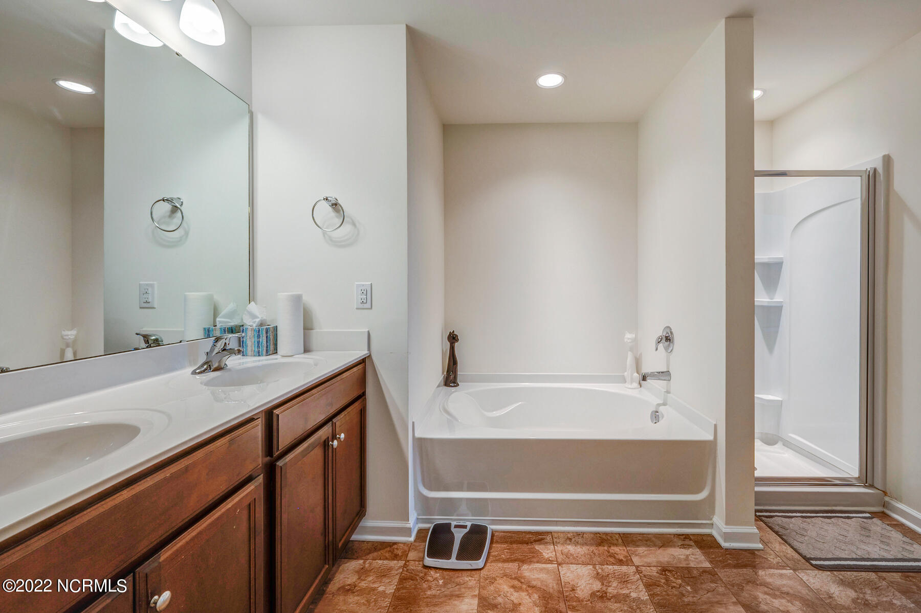 326 Frida Road New Bern, NC 28560 - Photo 34 of 51 Master Bath