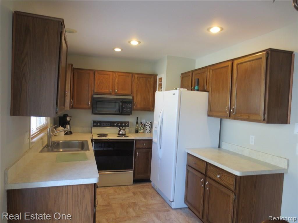1306 Brook Lane, Unit 286 Rochester Hills, MI 48306 - Photo 11 of 23