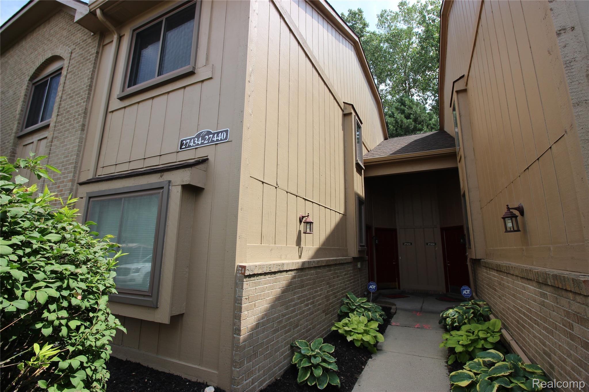 27440 Evergreen Road, Unit 38 Southfield, MI 48076 - Photo 2 of 15 IMG_2988.JPG