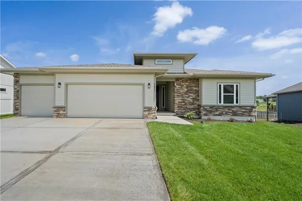 $632,490 | 1835 Woodward Circle, Raymore, MO 64083