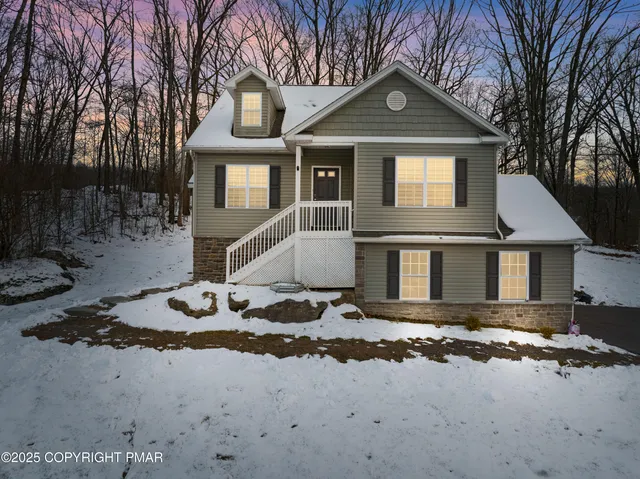 $449,900 | 320 Reagan Drive, East Stroudsburg, PA 18301