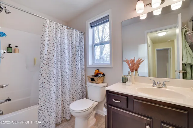 $449,900 | 320 Reagan Drive, East Stroudsburg, PA 18301