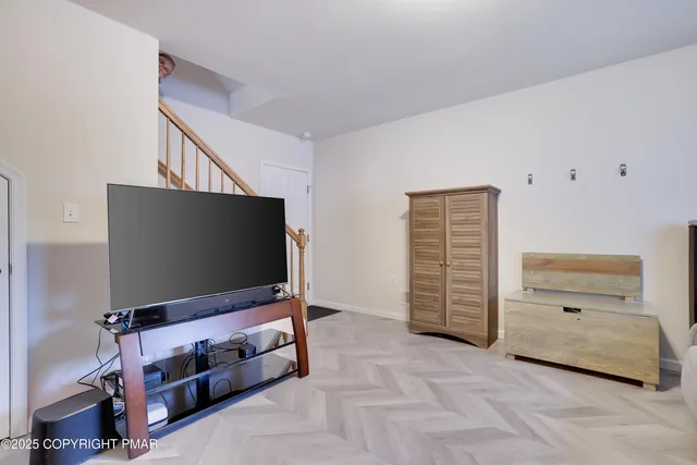 $449,900 | 320 Reagan Drive, East Stroudsburg, PA 18301