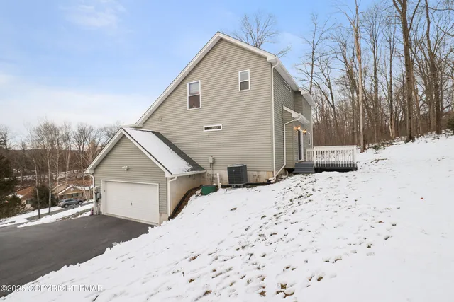 $449,900 | 320 Reagan Drive, East Stroudsburg, PA 18301