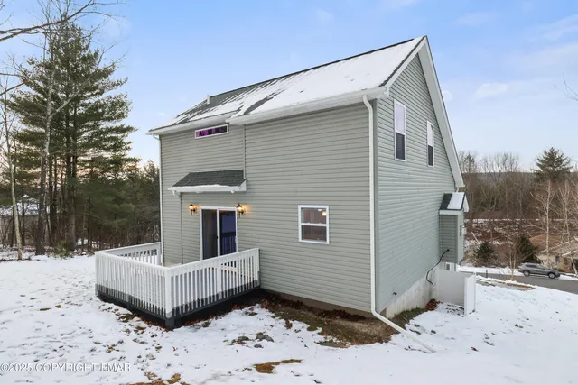 $449,900 | 320 Reagan Drive, East Stroudsburg, PA 18301