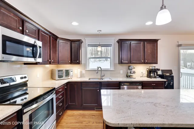 $449,900 | 320 Reagan Drive, East Stroudsburg, PA 18301