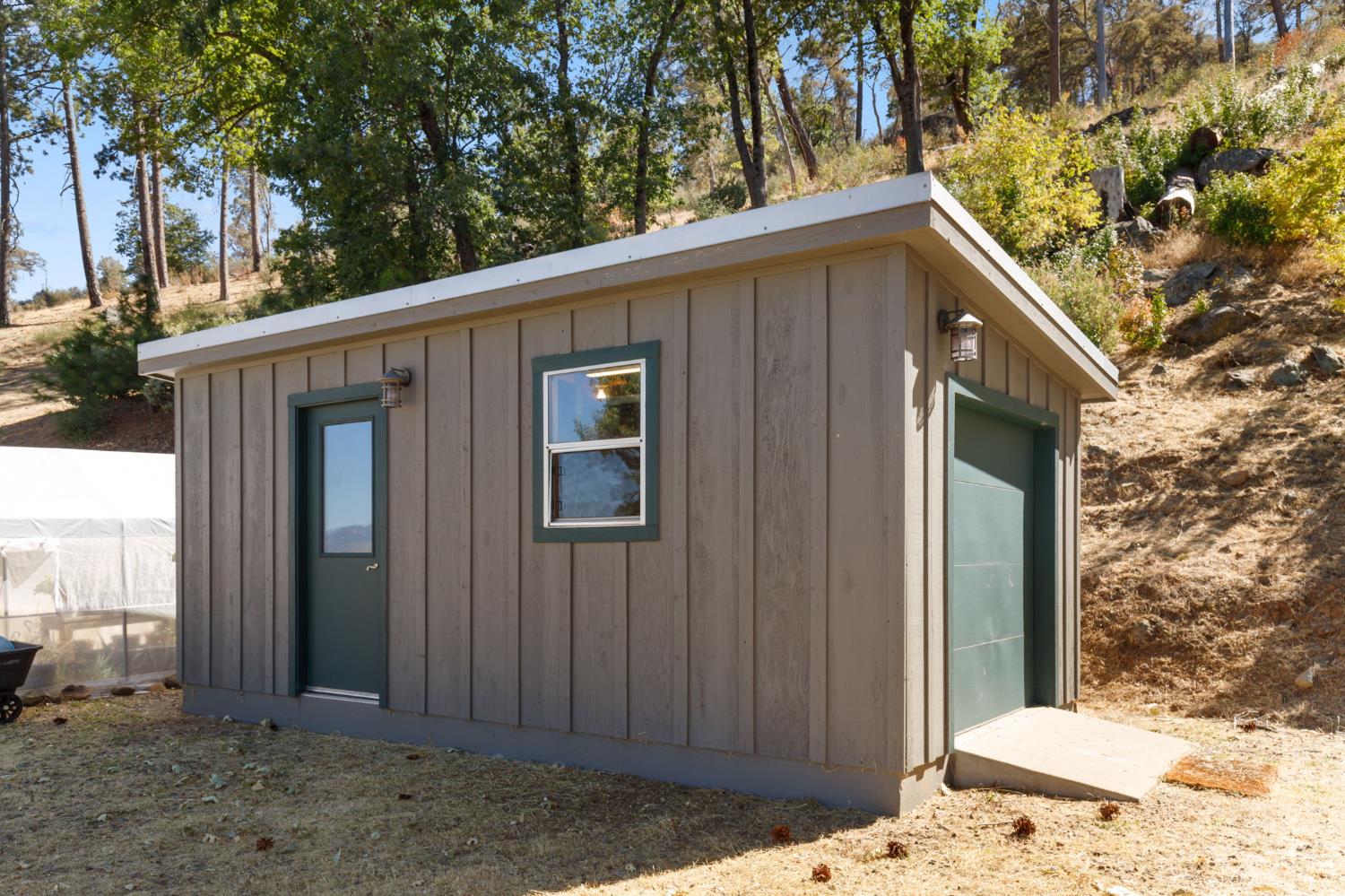 5851 Mt Bullion Ridge Road Mariposa, CA 95338 - Photo 49 of 83 a view of a house with a backyard