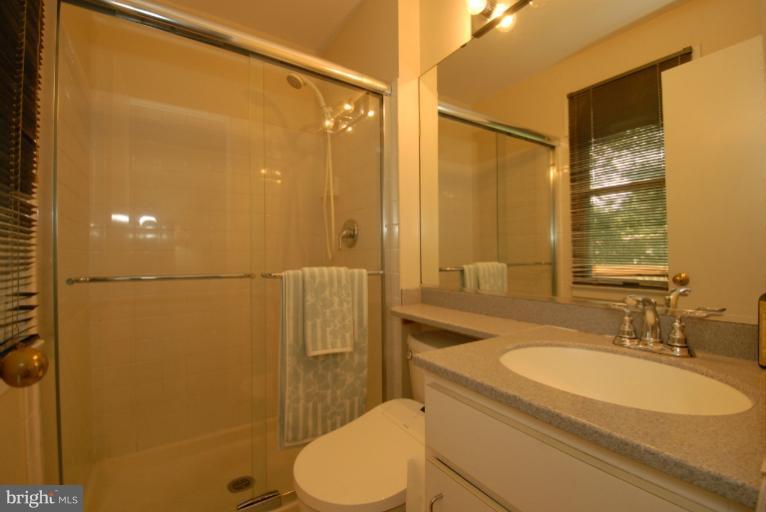 18017 Cashell Road Olney, MD 20832 - Photo 20 of 30 Bath