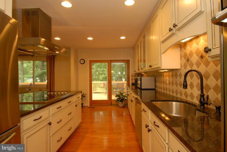 18017 Cashell Road Olney, MD 20832 - Photo 23 of 30 Kitchen