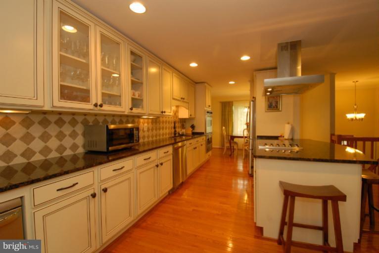18017 Cashell Road Olney, MD 20832 - Photo 5 of 30 Kitchen
