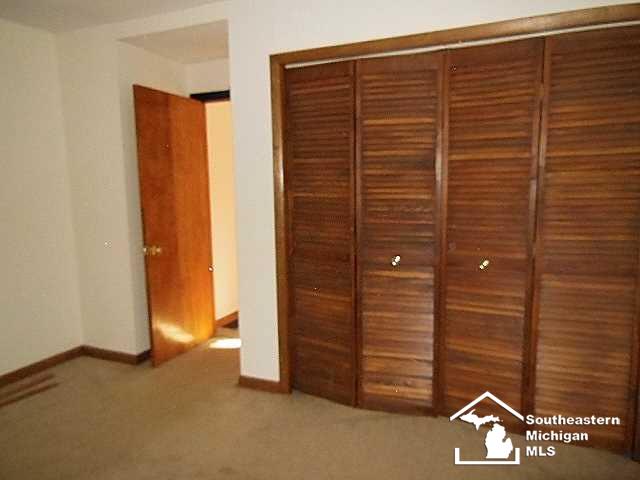 102 West Temperance Road Temperance, MI 48182 - Photo 14 of 15 20451694-13.JPG