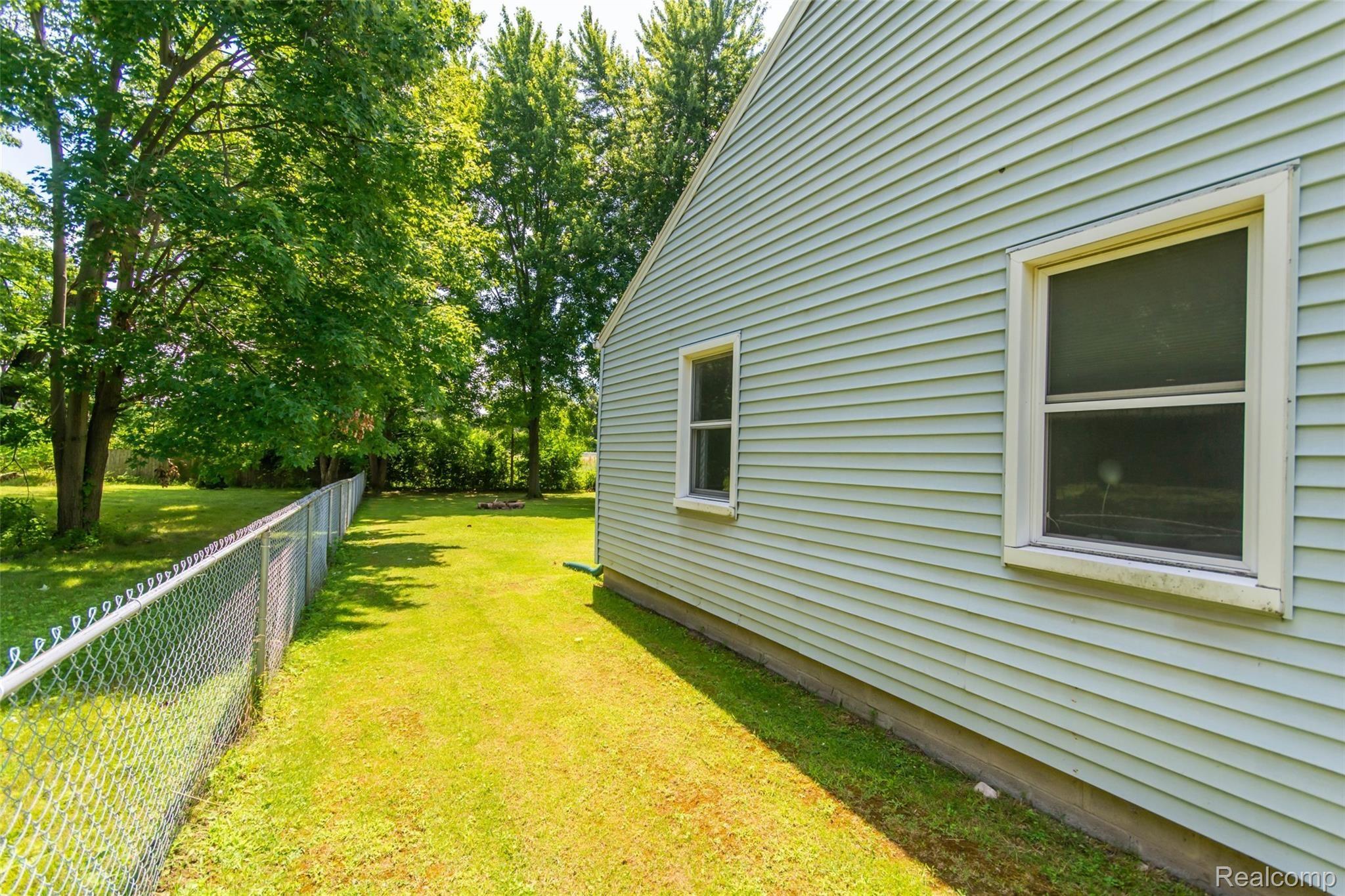 826 Michelson Road Rochester, MI 48307 - Photo 25 of 34 DSC_4572.jpg