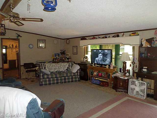 152 Deer Trail Road Reidsville, NC 27320 - Photo 7 of 15 Living Room.