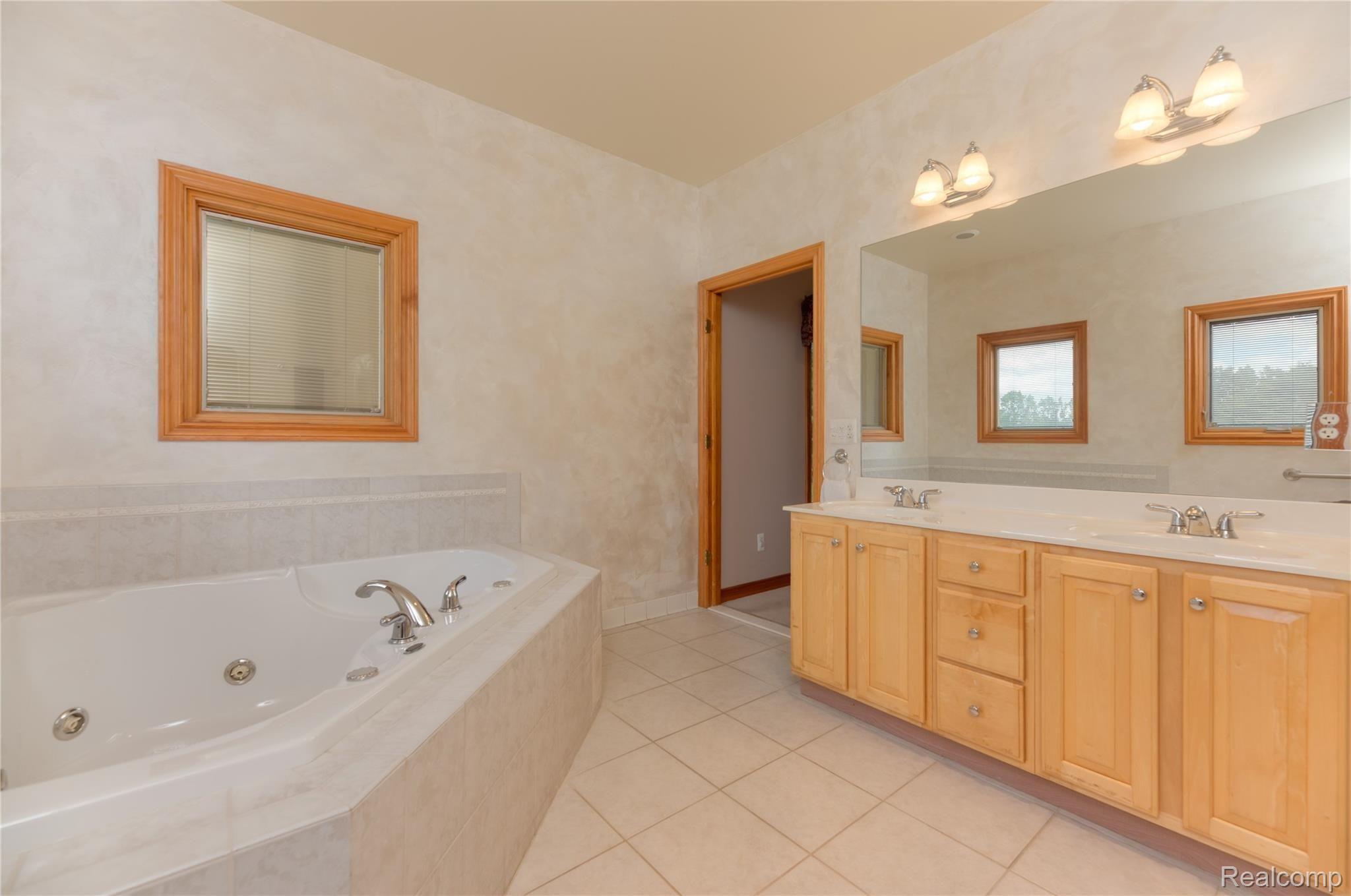 1064 Autumnview Drive Rochester, MI 48307 - Photo 22 of 40 1064Autumnview-3.jpg
