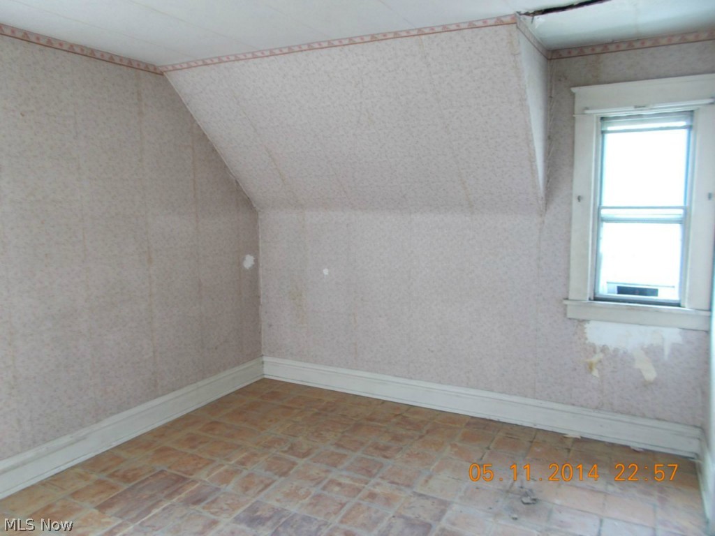 1484 Hampton Road Akron, OH 44305 - Photo 7 of 15