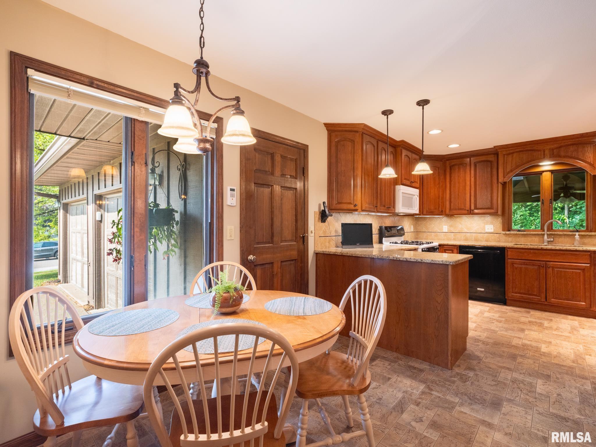 112 Yates Road Marquette Heights, IL 61554 - Photo 11 of 68 Gallery Image 11