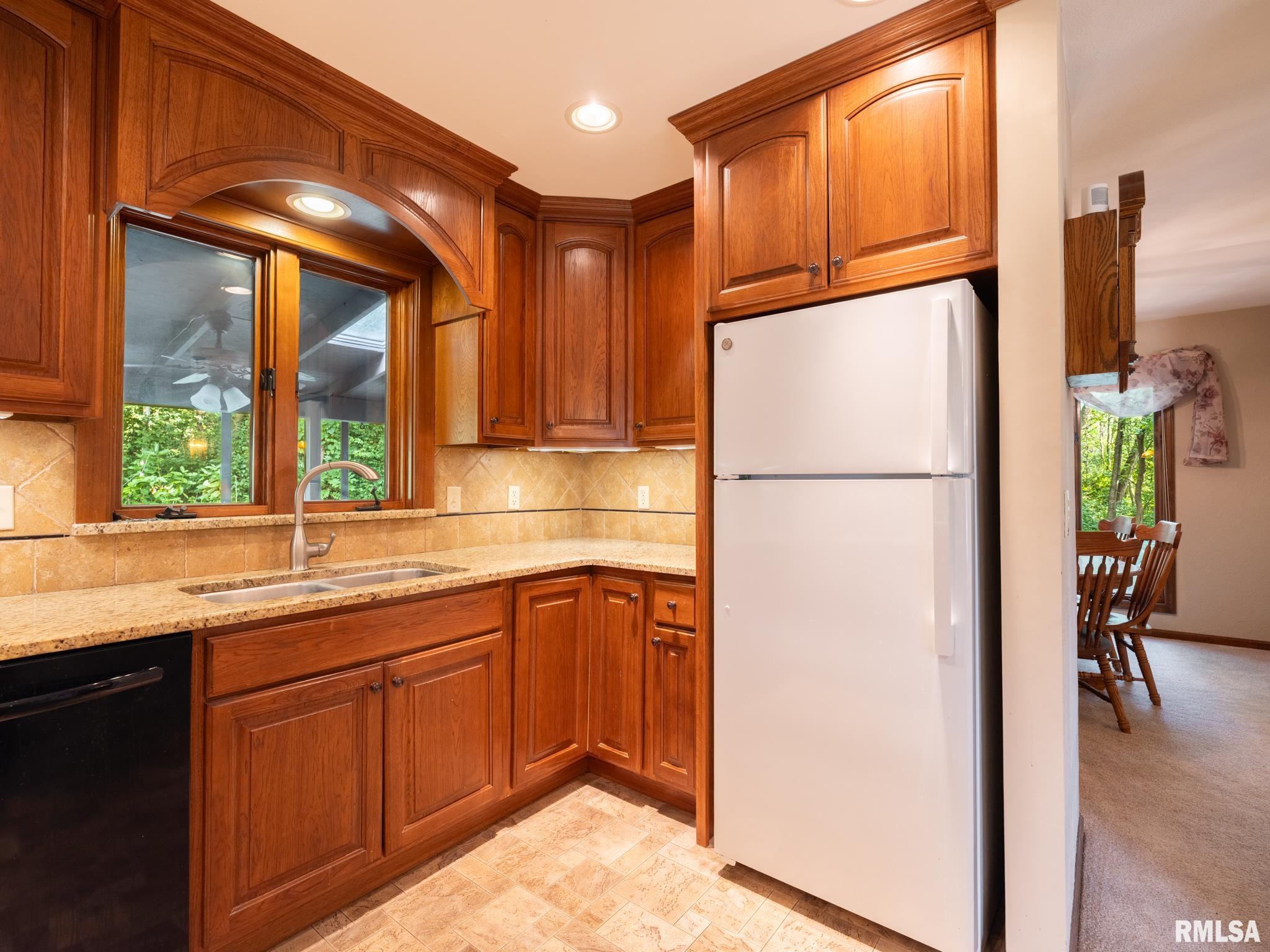 112 Yates Road Marquette Heights, IL 61554 - Photo 9 of 68 Gallery Image 9