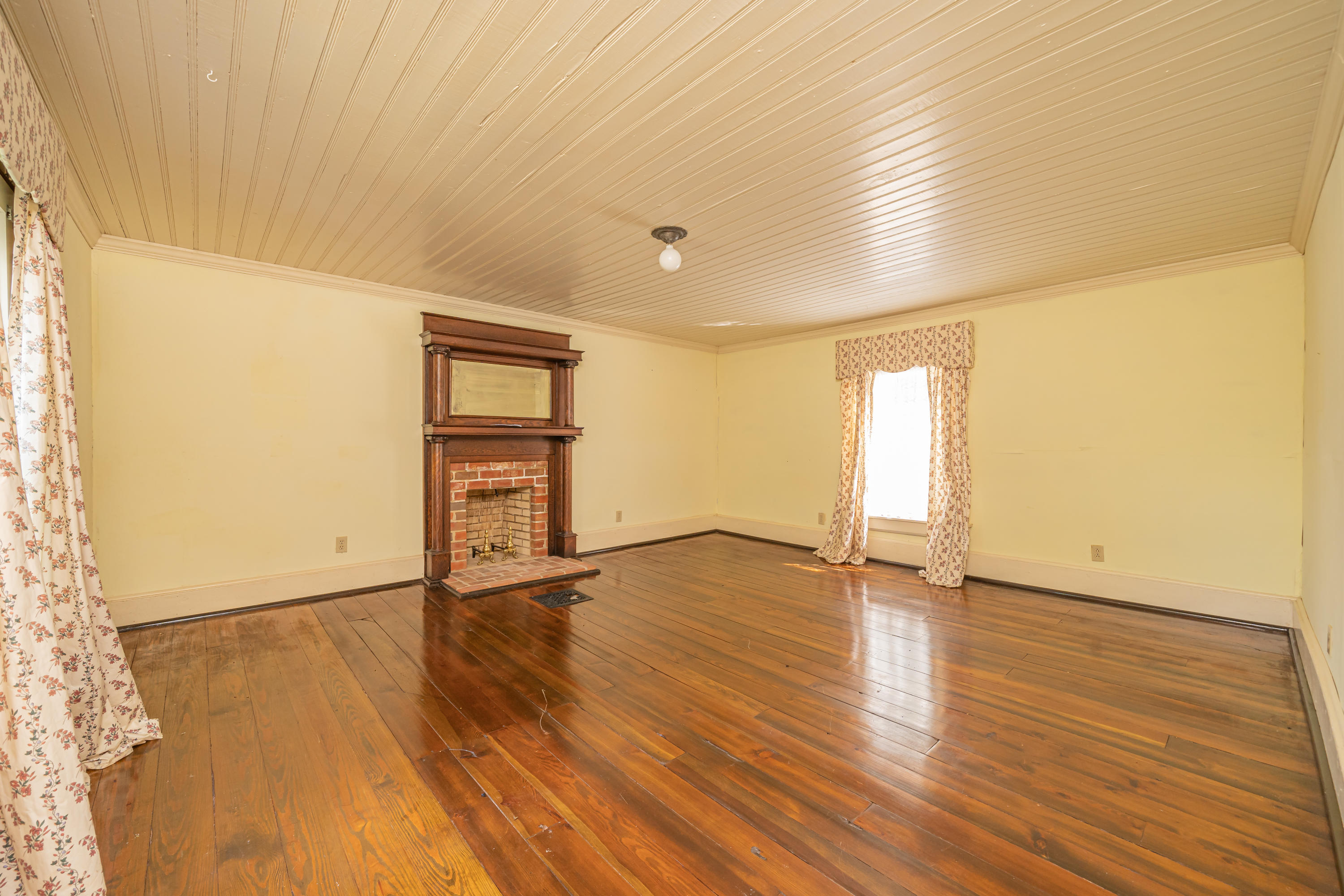 2406 Timber Ridge Buchanan, VA 24066 - Photo 13 of 19 DSC00873