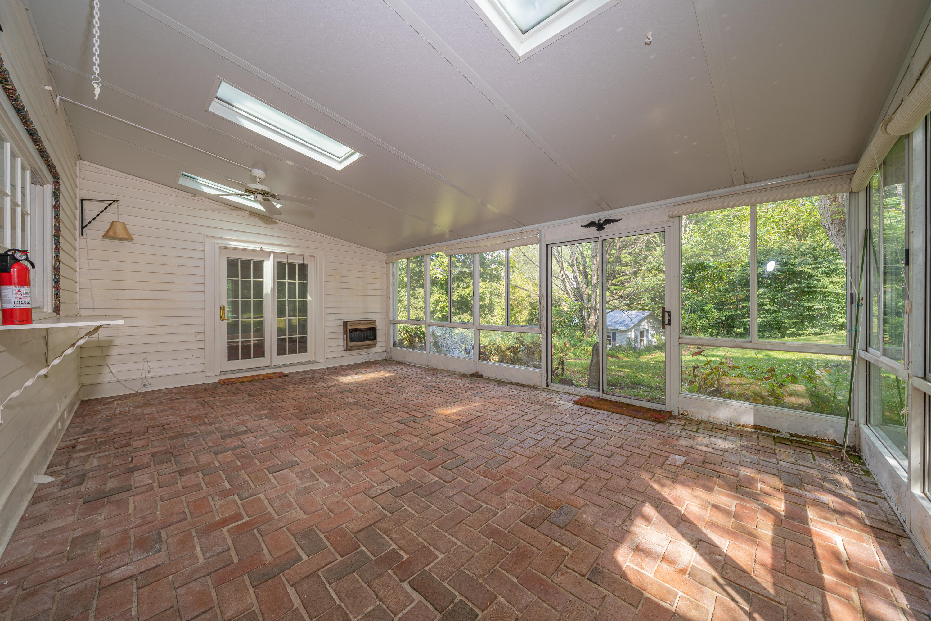 2406 Timber Ridge Buchanan, VA 24066 - Photo 10 of 19 Sunroom